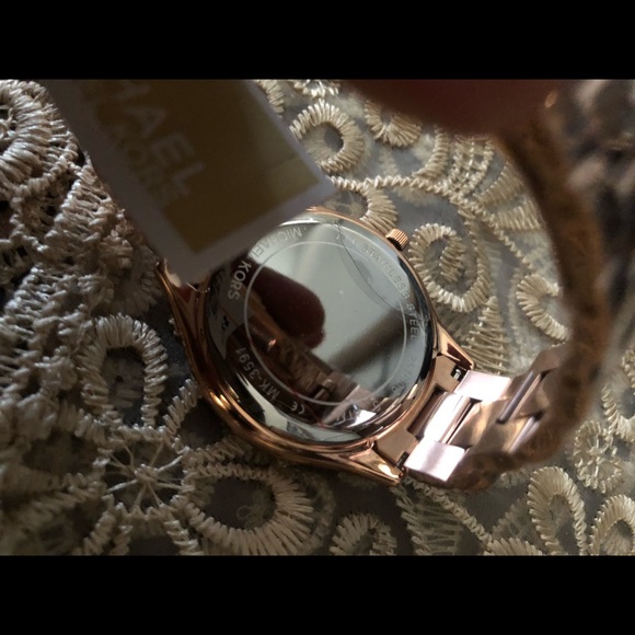 HP🎉 Rosegold Mk Watch - Picture 4 of 5